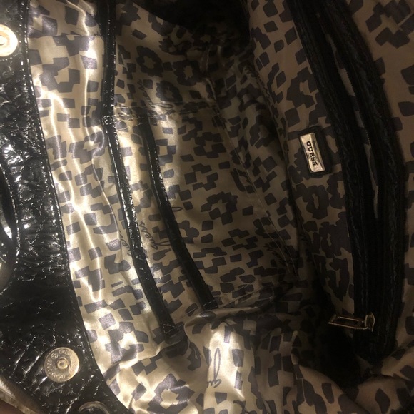 Guess purse - Picture 2 of 2